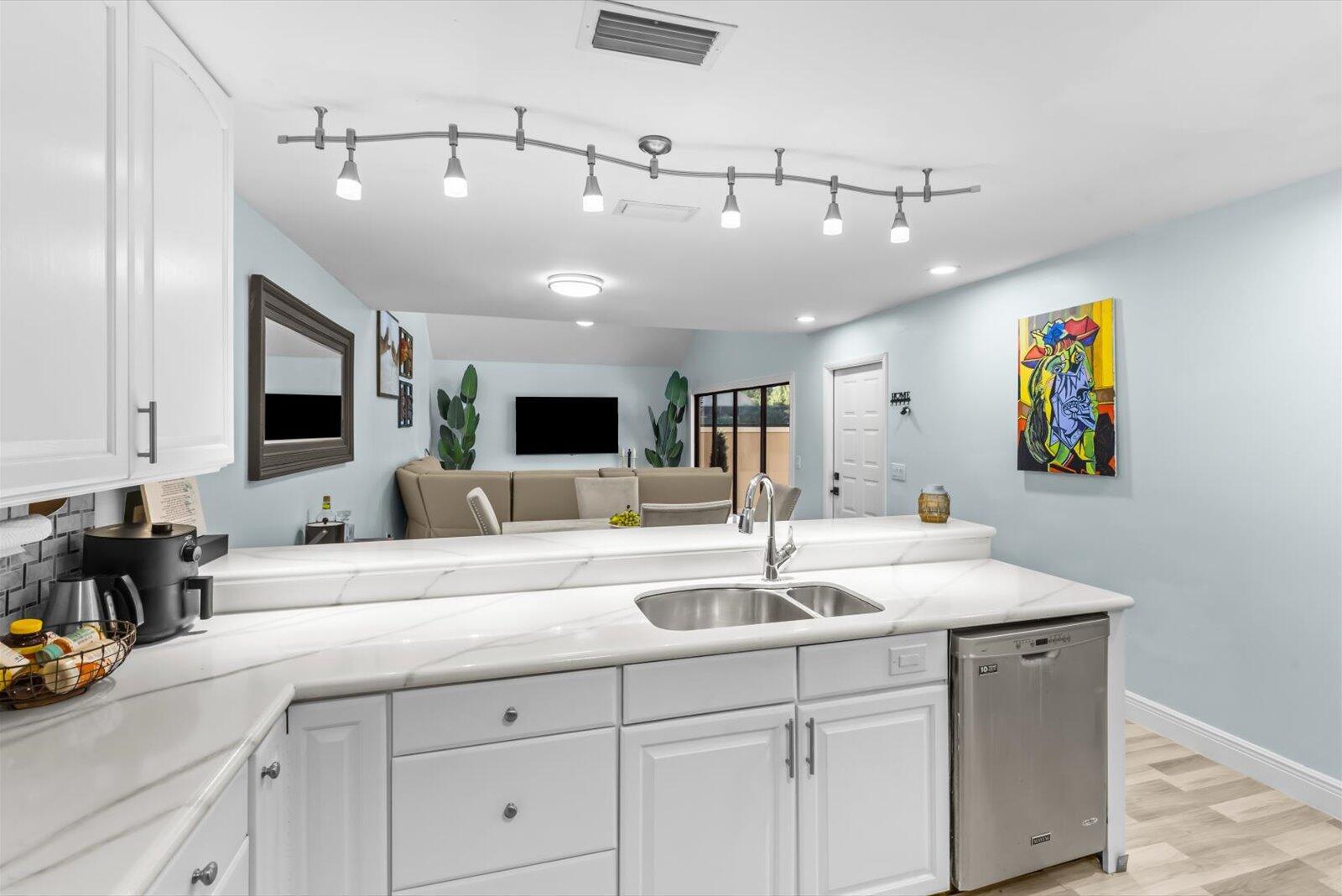 TARPON BAY VILLAS - Residential Lease