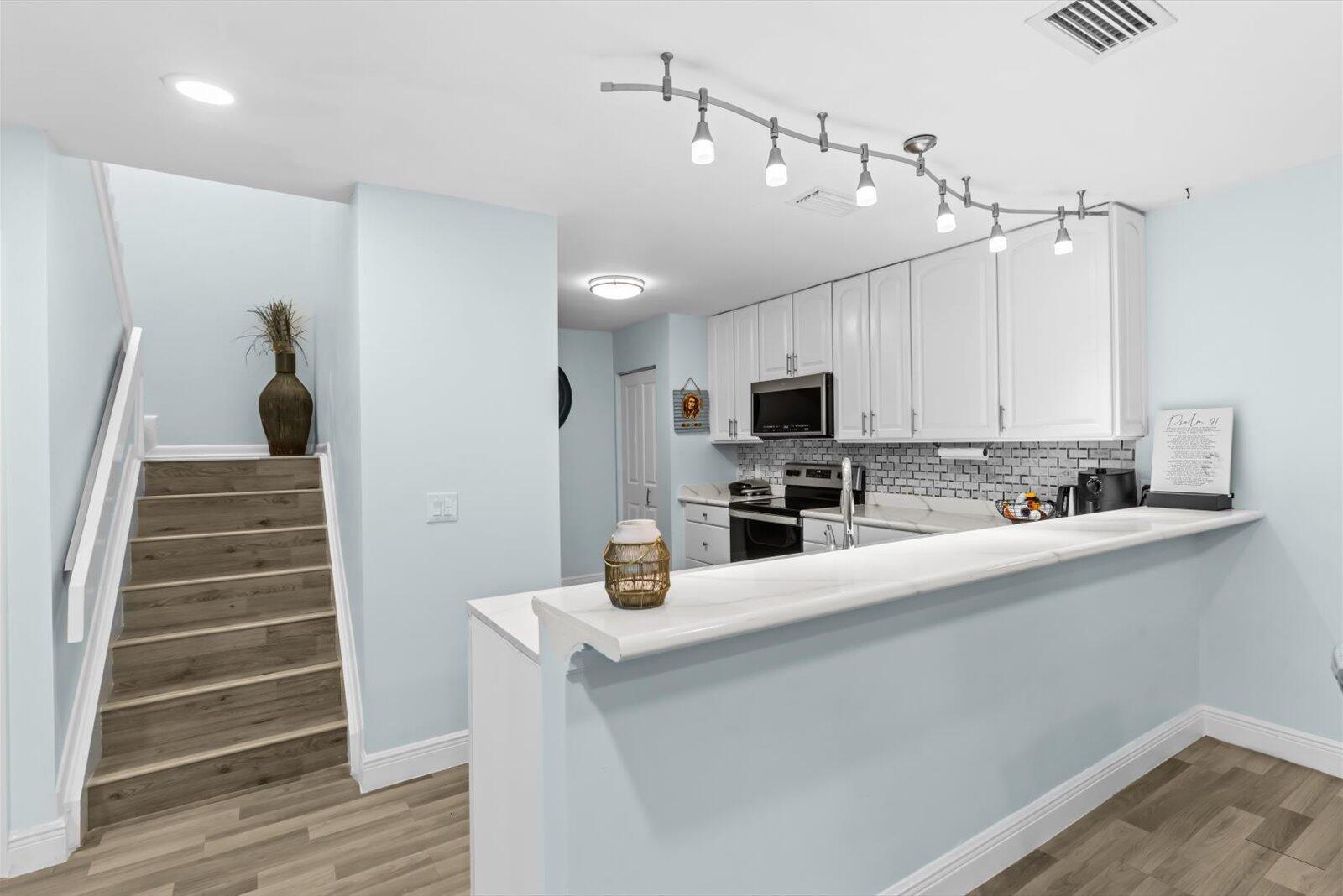 TARPON BAY VILLAS - Residential Lease