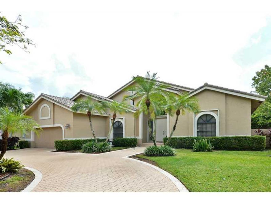 MAGNIFICENT 4 BEDROOM 2 FULL BATHS-2 HALF BATHS POOL HOME ON GOLF AND WATER-KITCHEN HAS: GRANITE COUNTERS-ROOF (2006)-TRIPLE SPLIT FLOOR PLAN-LARGE FAMILY ROOM W/FIREPLACE WITH VIEWS OF GOLF AND LAKE-LIVING ROOM HAS BUILT-IN BAR-FRENCH DOORS-LARGE MASTER  BEDROOM HAS SITTING AREA-CUSTOM CLOSETS-MASTER BATH HAS: DUAL SINKS-ROMAN TUB-SEPARATE SHOWER-OFFICE /DEN HAS BUILT-INS-LAUNDRY ROOM-WASHER-DRYER STAY-LARGE CIRCULAR PAVER DRIVEWAY-ACCORDIAN SHUTTERS-LUSHLY LANDSCAPED YARD W/FENCE- SHOWS LIKE A MODEL!!!