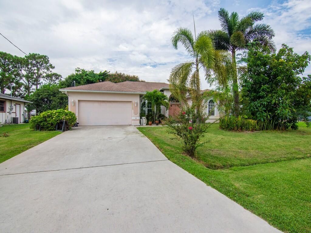 Photo of 1818 SE Camden Street, Port Saint Lucie, FL 34952 (MLS # R11014182)