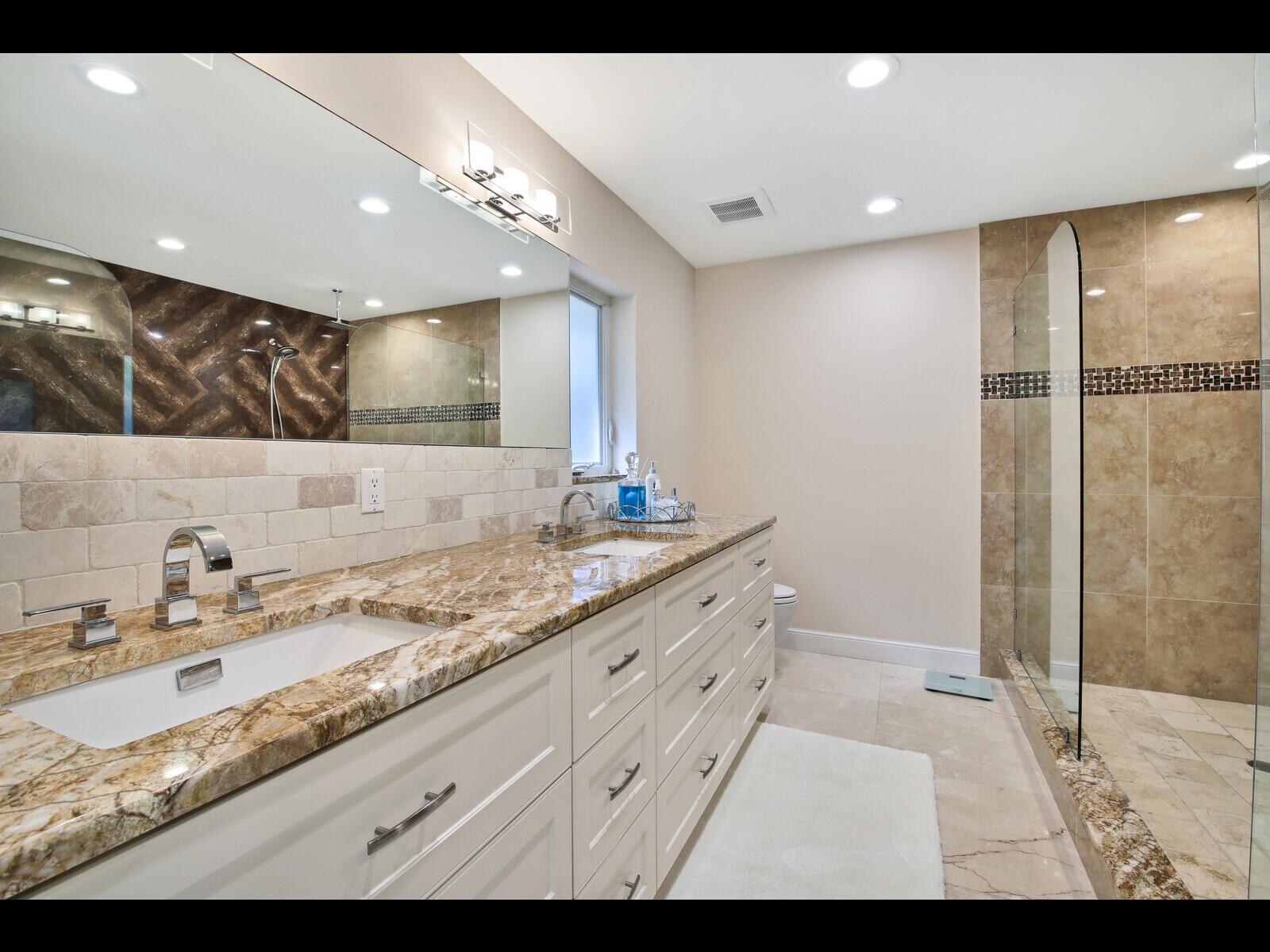 TOMKUS - Residential Lease