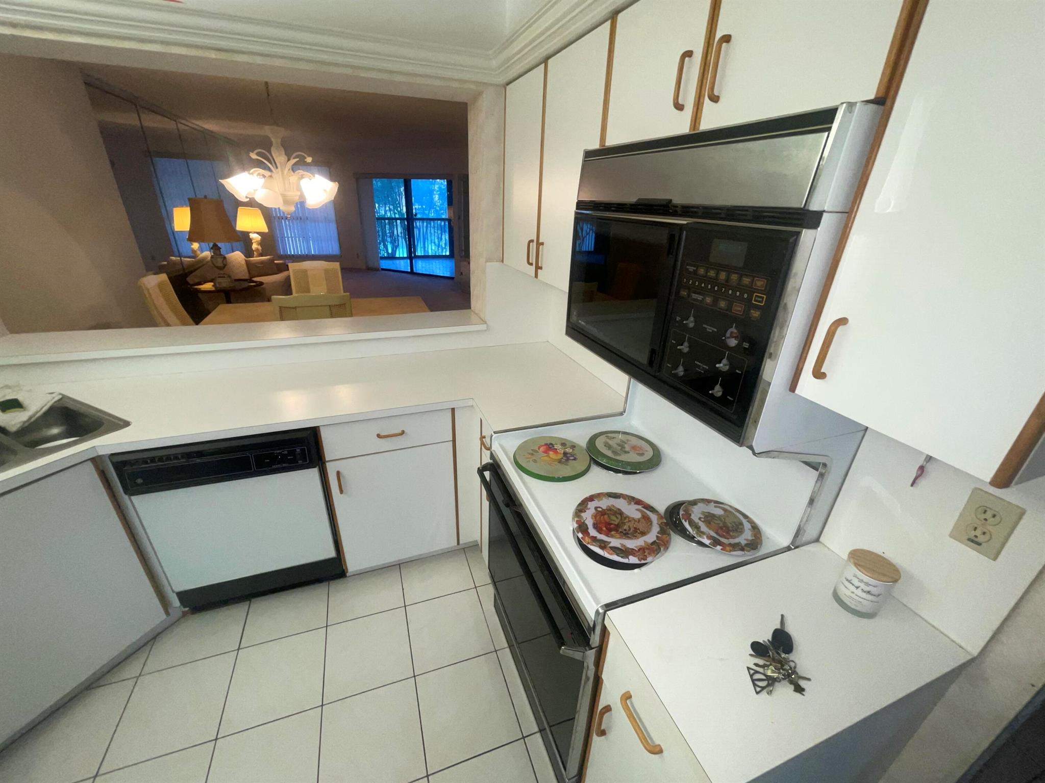 7462 Fairfax Drive 305