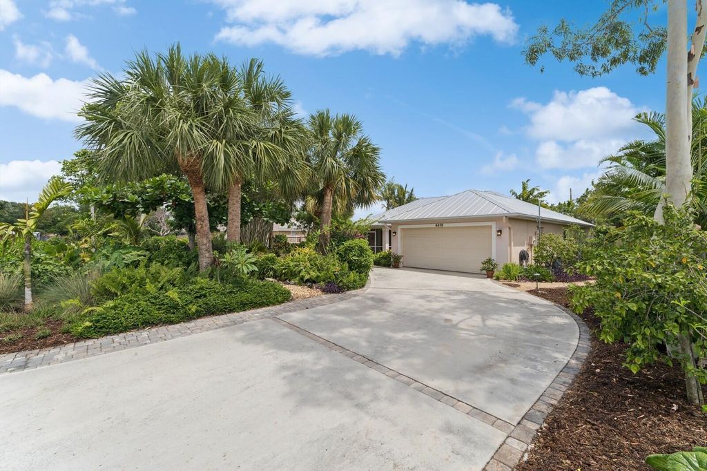 Photo of 4419 SE Tall Pines Avenue, Stuart, FL 34997 (MLS # R11080297)