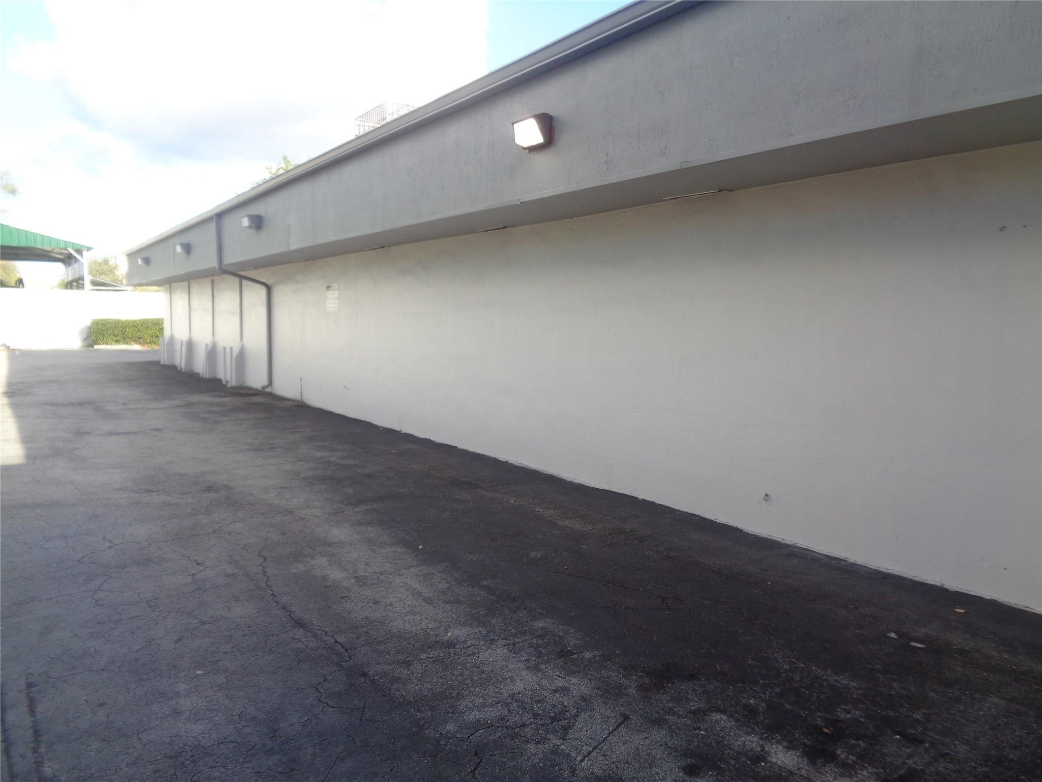 2323 NW 19th St