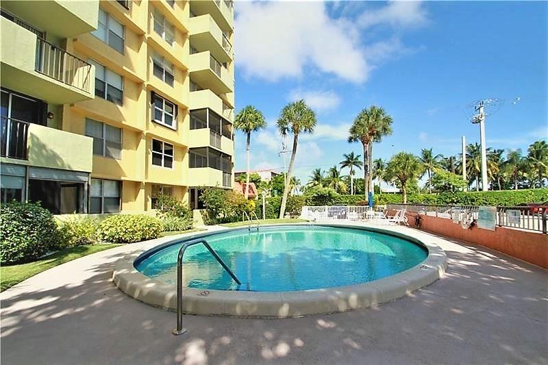 ISLAND CLUB - Residential