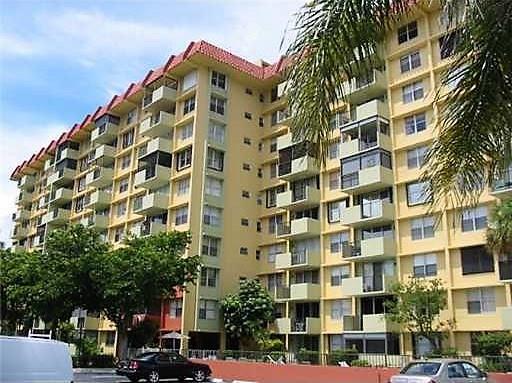ISLAND CLUB - Residential