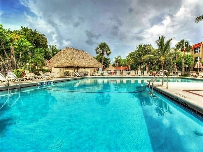 ISLAND CLUB - Residential