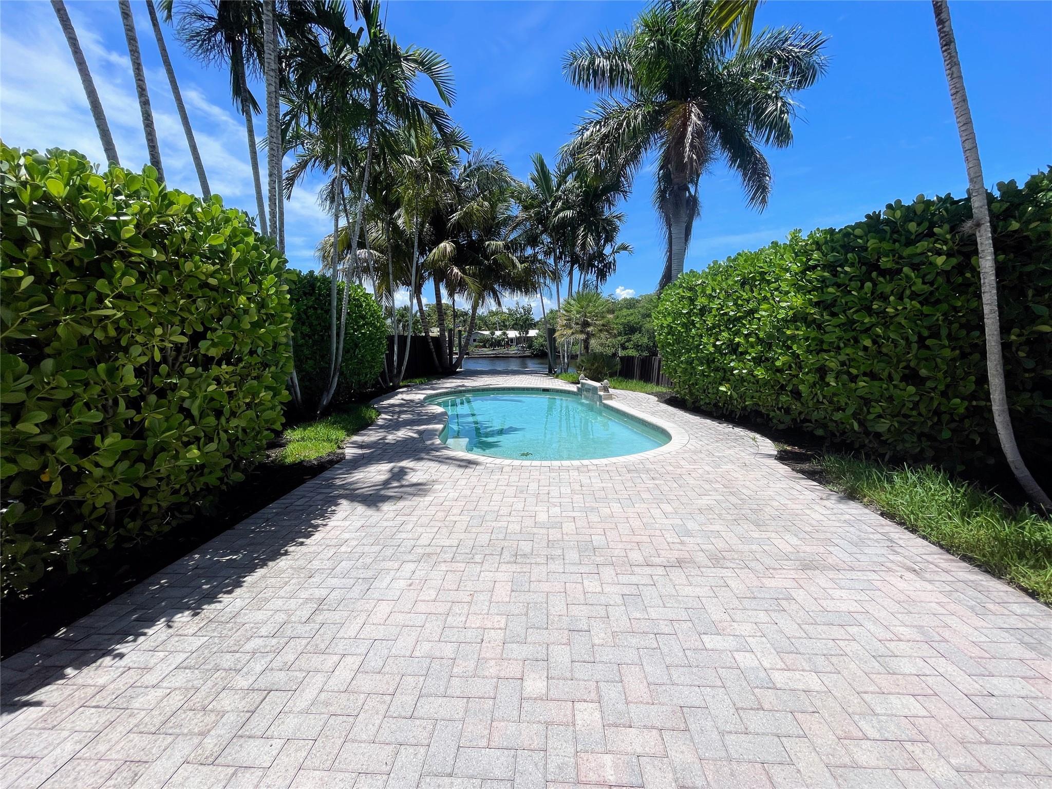 LAUDERDALE PARK - Residential Income