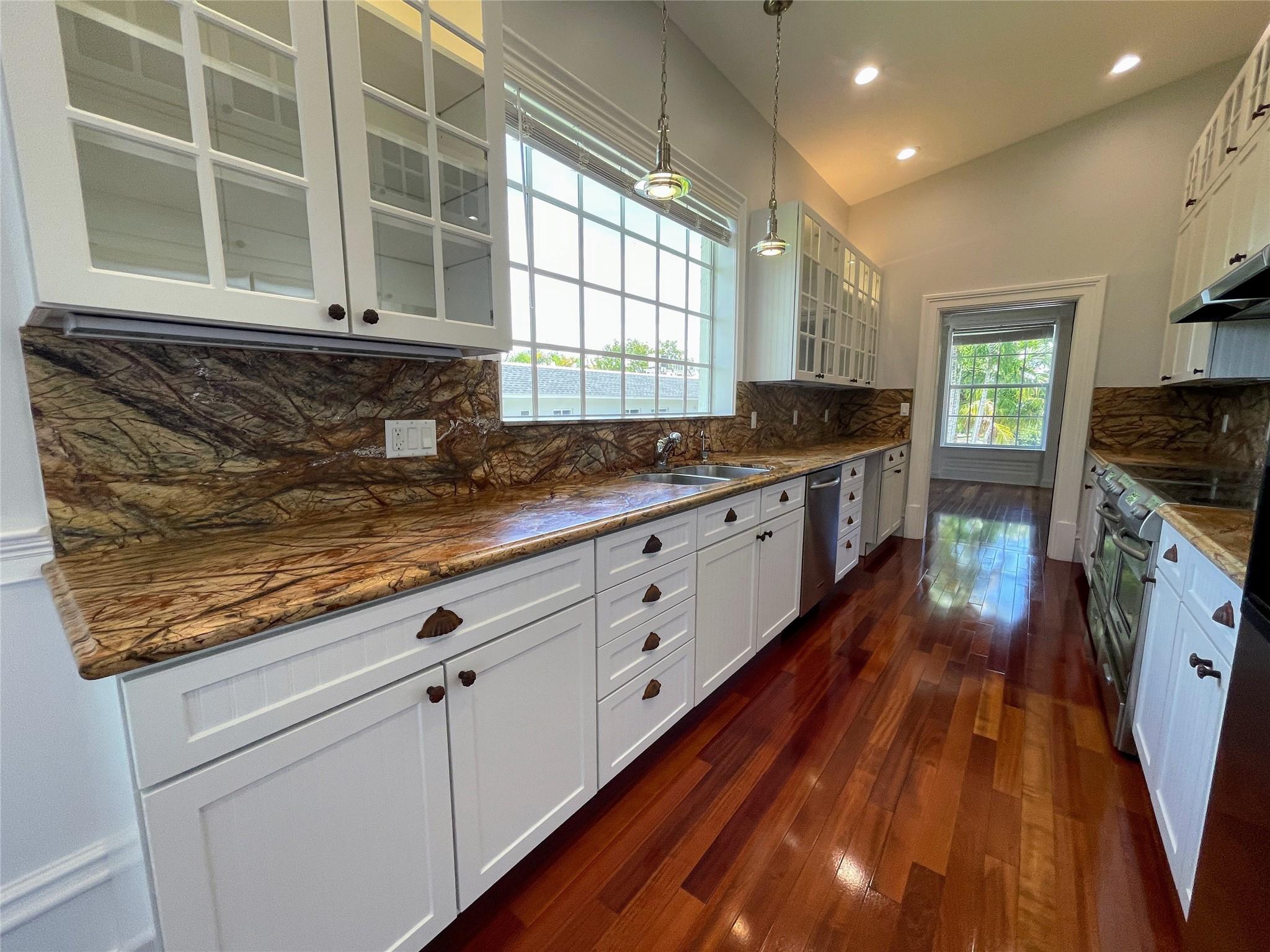 LAUDERDALE PARK - Residential Income