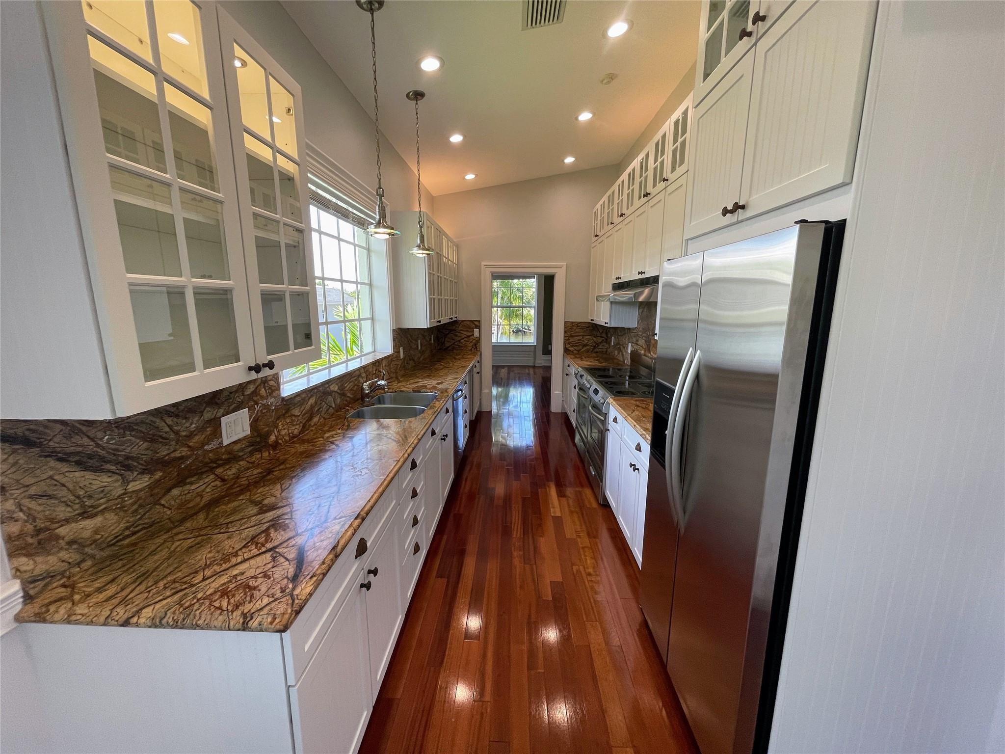 LAUDERDALE PARK - Residential Income