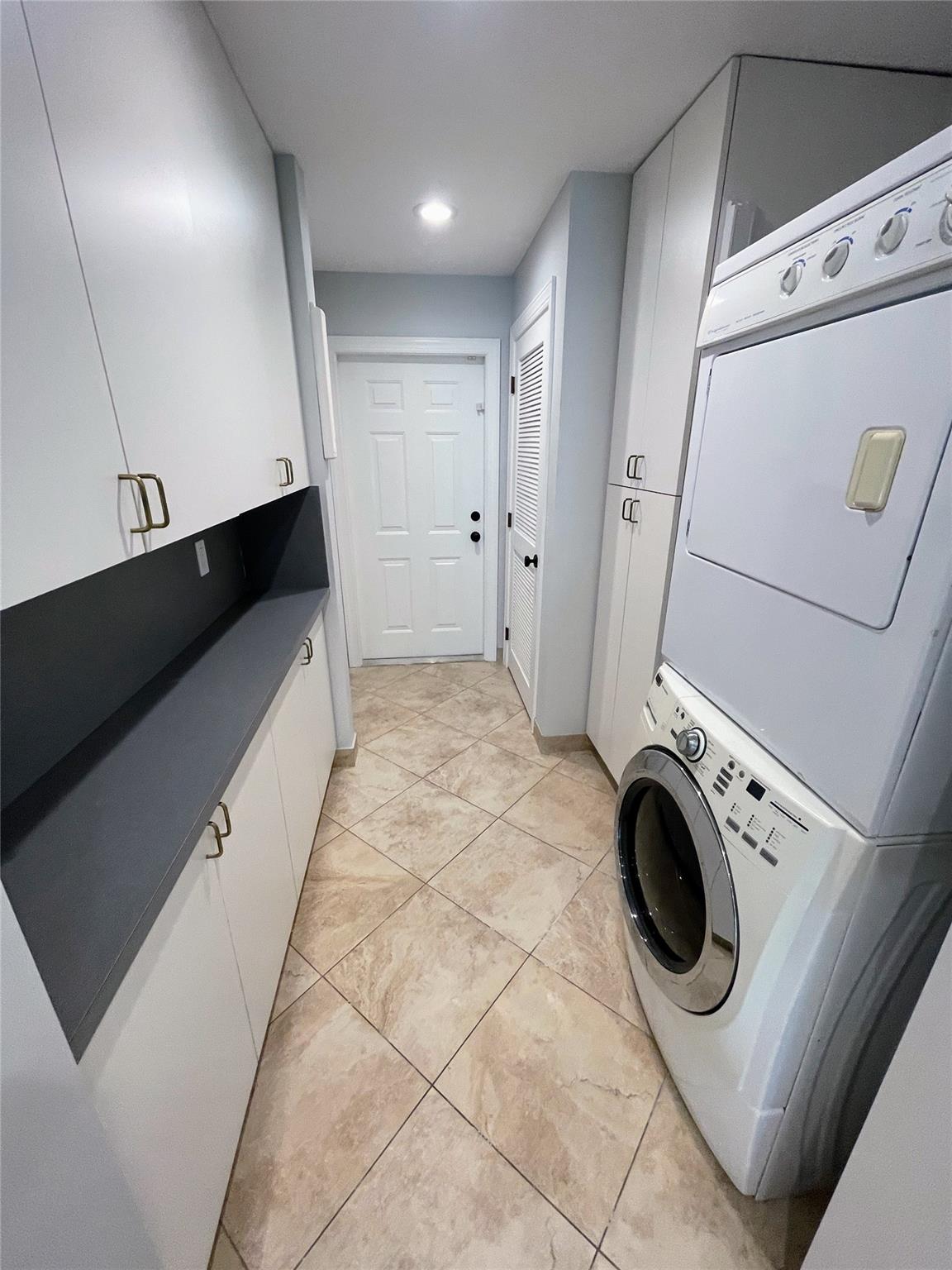 LAUDERDALE PARK - Residential Income