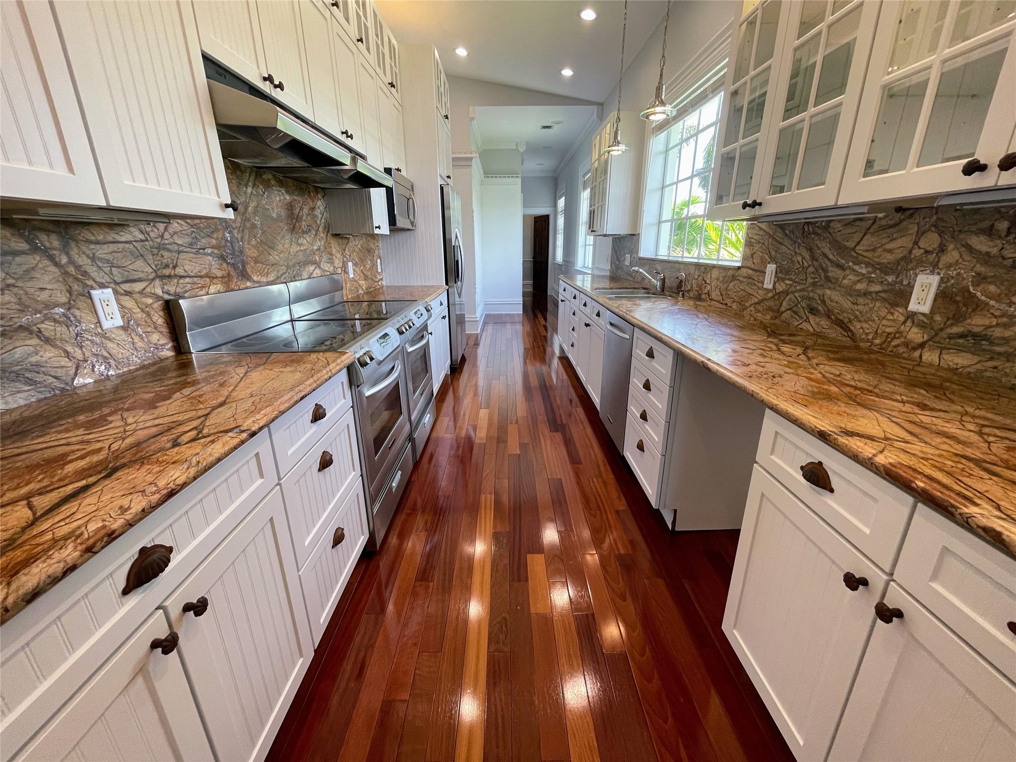 LAUDERDALE PARK - Residential Income