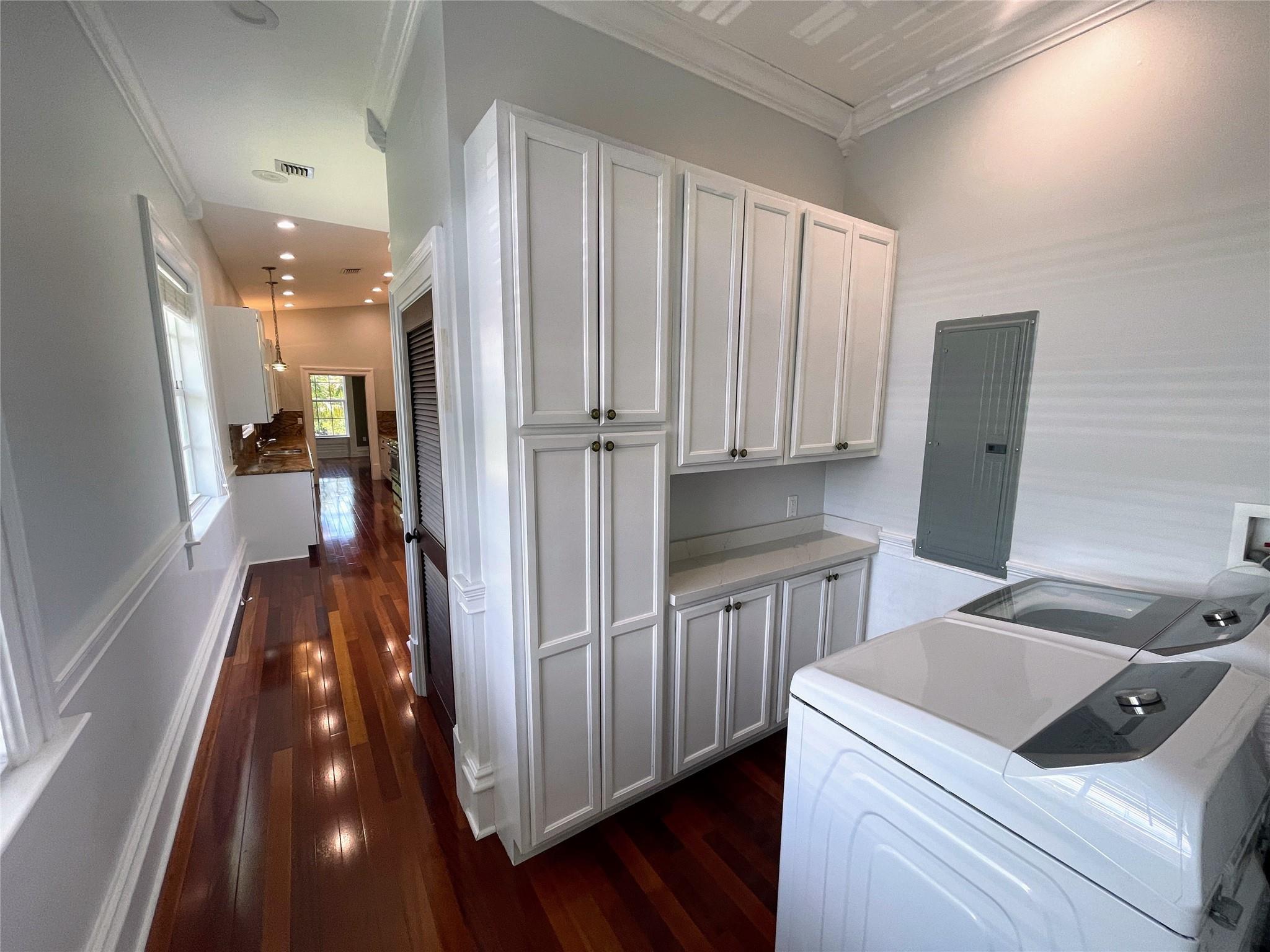 LAUDERDALE PARK - Residential Income