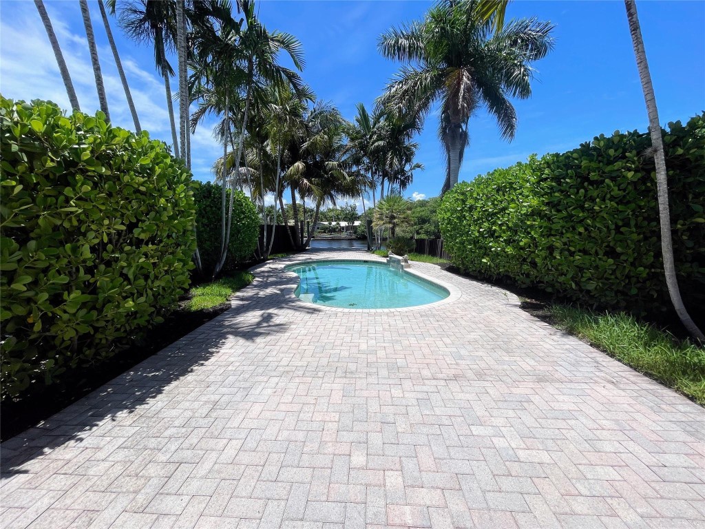 LAUDERDALE PARK - Residential Income