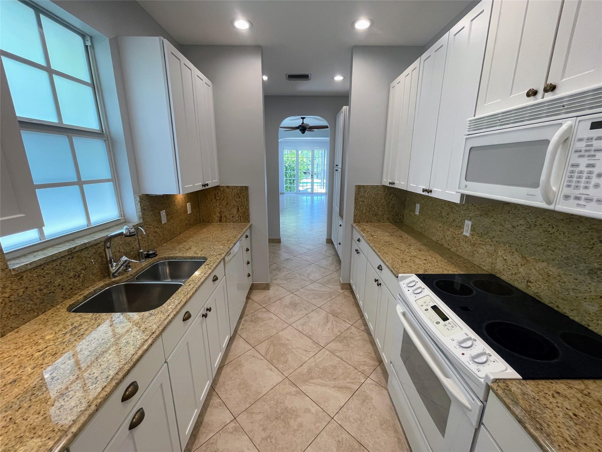 LAUDERDALE PARK - Residential Income