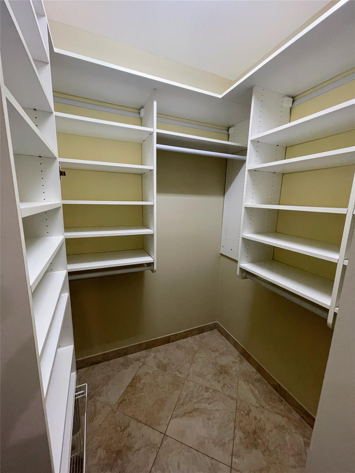 LAUDERDALE PARK - Residential Income