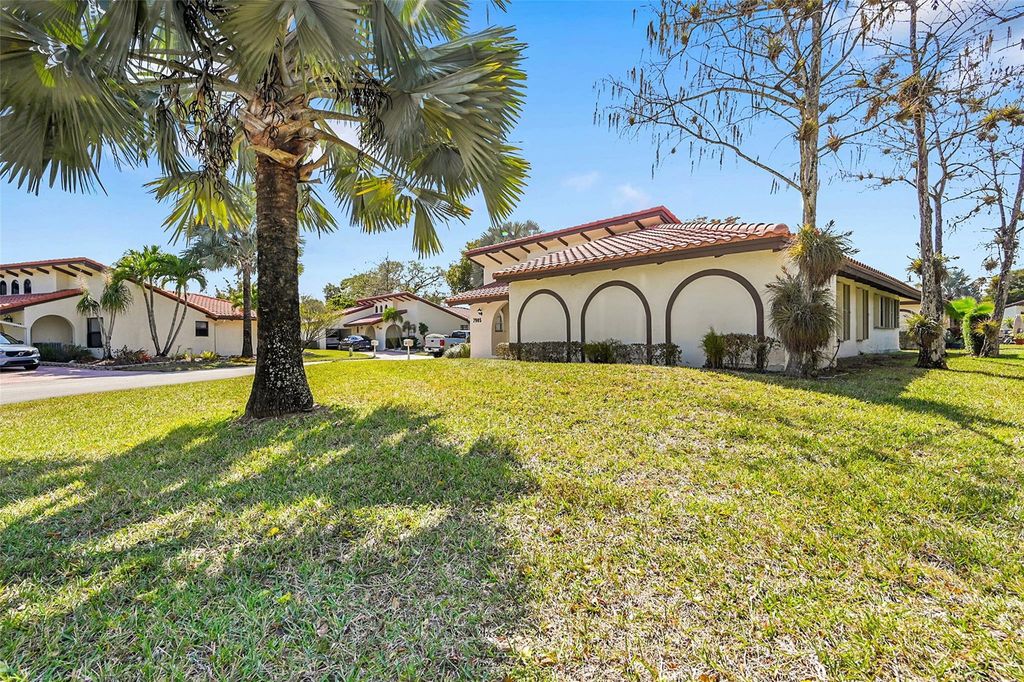 Photo of 7905 Hibiscus Way #38, Fort Lauderdale, FL 33321 (MLS # F10552654)