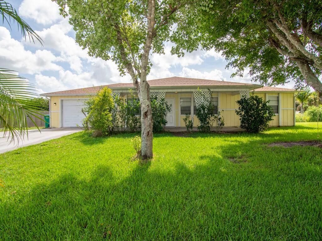 Photo of 300 Rosewood Drive, Fort Pierce, FL 34947 (MLS # R10997009)