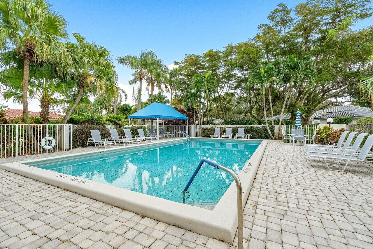 OAKS AT HUNTERS RUN CONDO - Residential