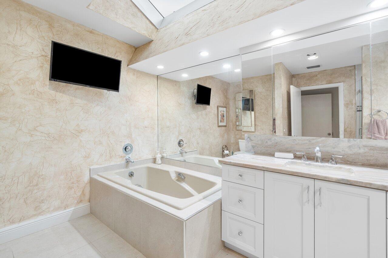 OAKS AT HUNTERS RUN CONDO - Residential