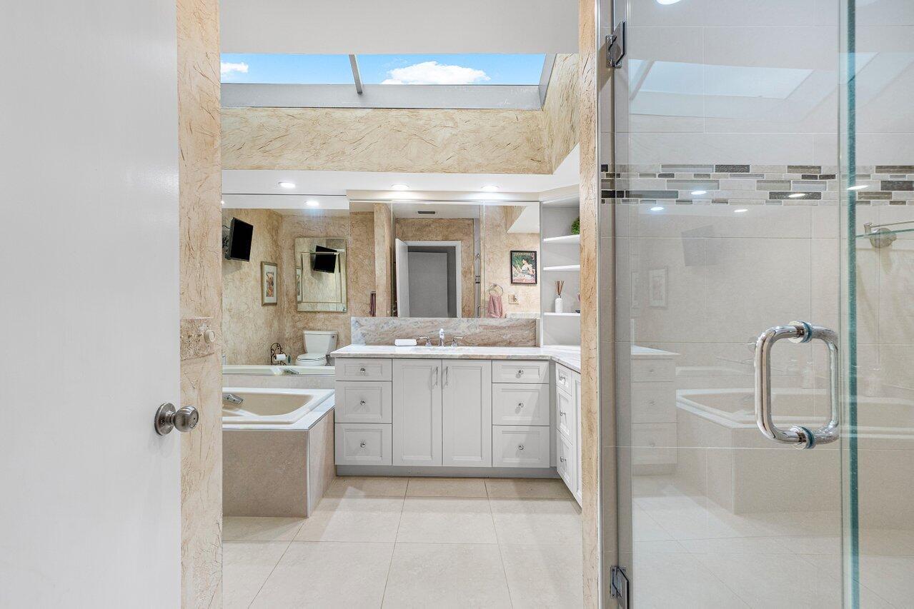 OAKS AT HUNTERS RUN CONDO - Residential