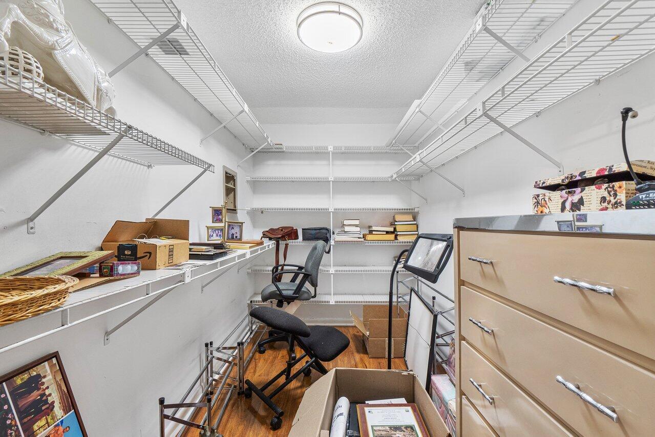 OAKS AT HUNTERS RUN CONDO - Residential