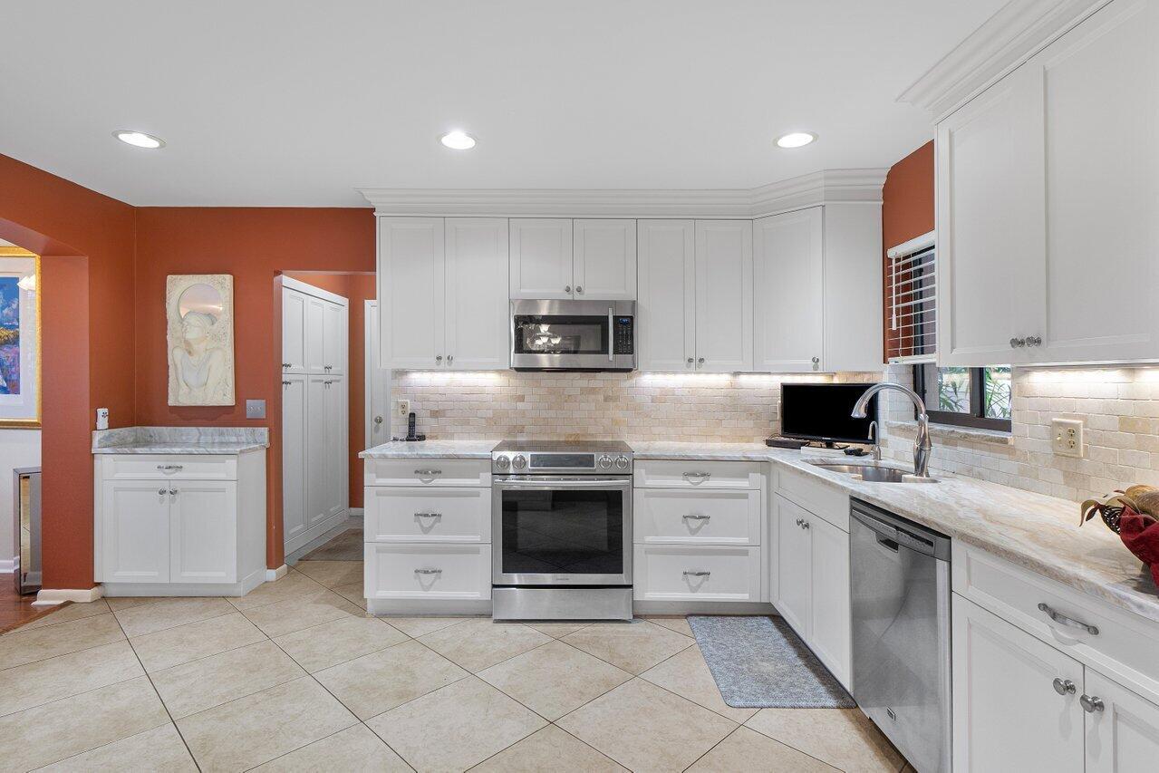 OAKS AT HUNTERS RUN CONDO - Residential