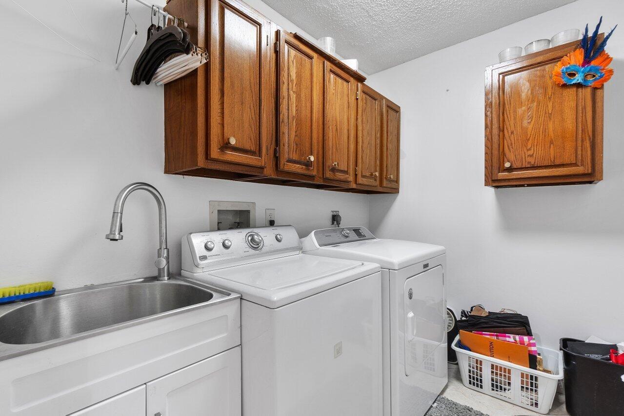 OAKS AT HUNTERS RUN CONDO - Residential