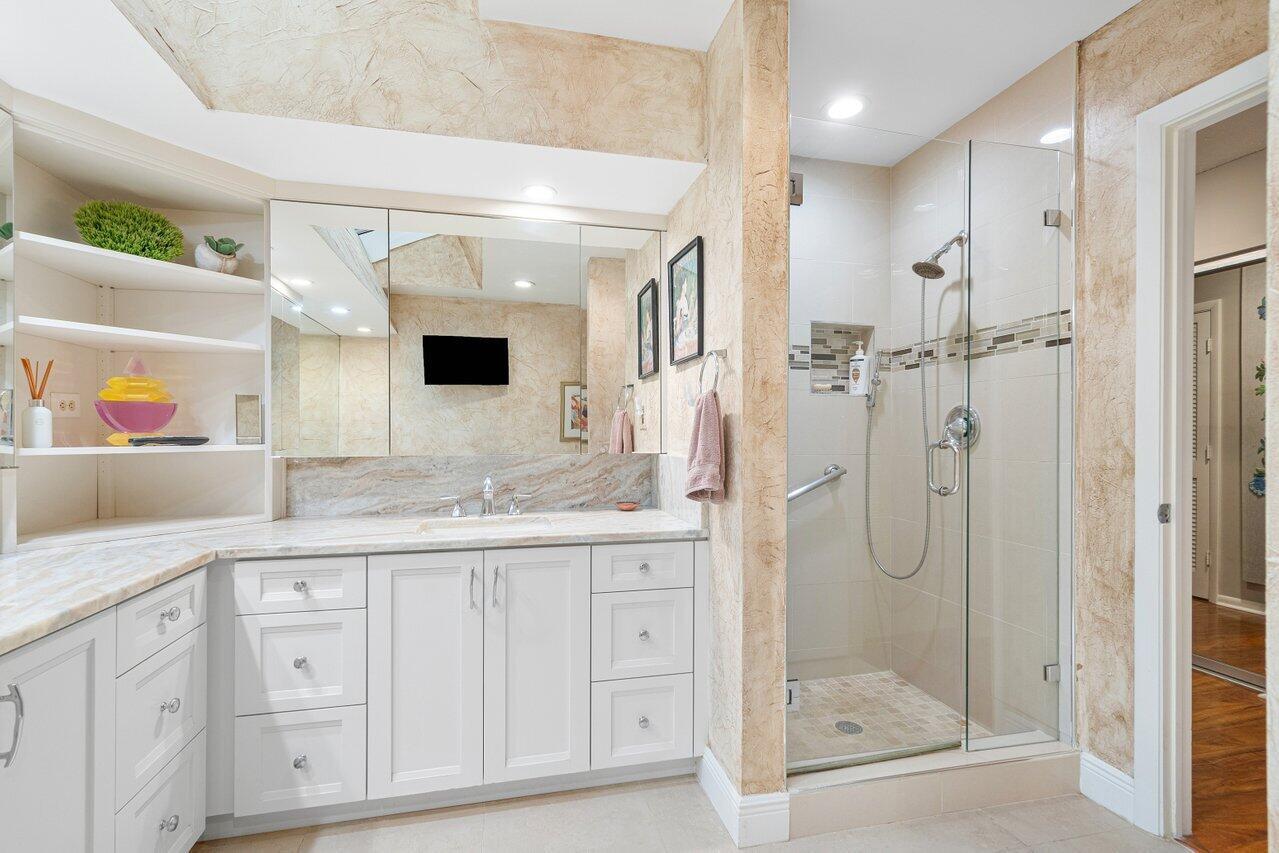 OAKS AT HUNTERS RUN CONDO - Residential