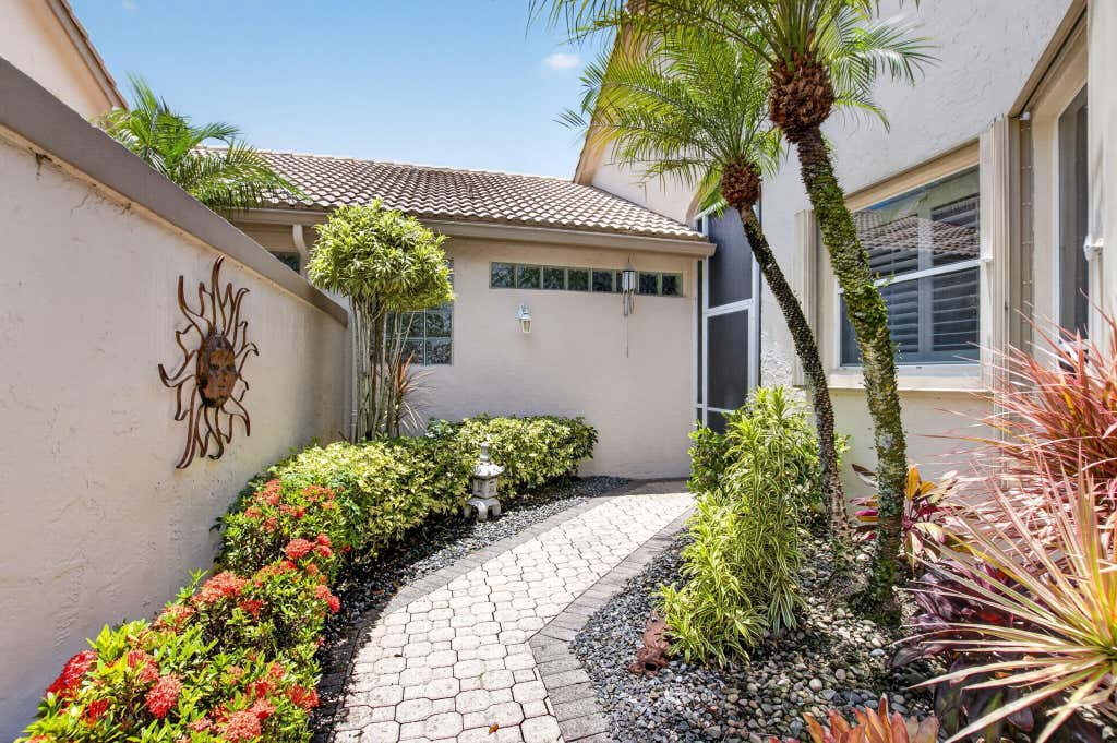 Photo of 8908 Shoal Creek Lane, Boynton Beach, FL 33472 (MLS # B26050848)