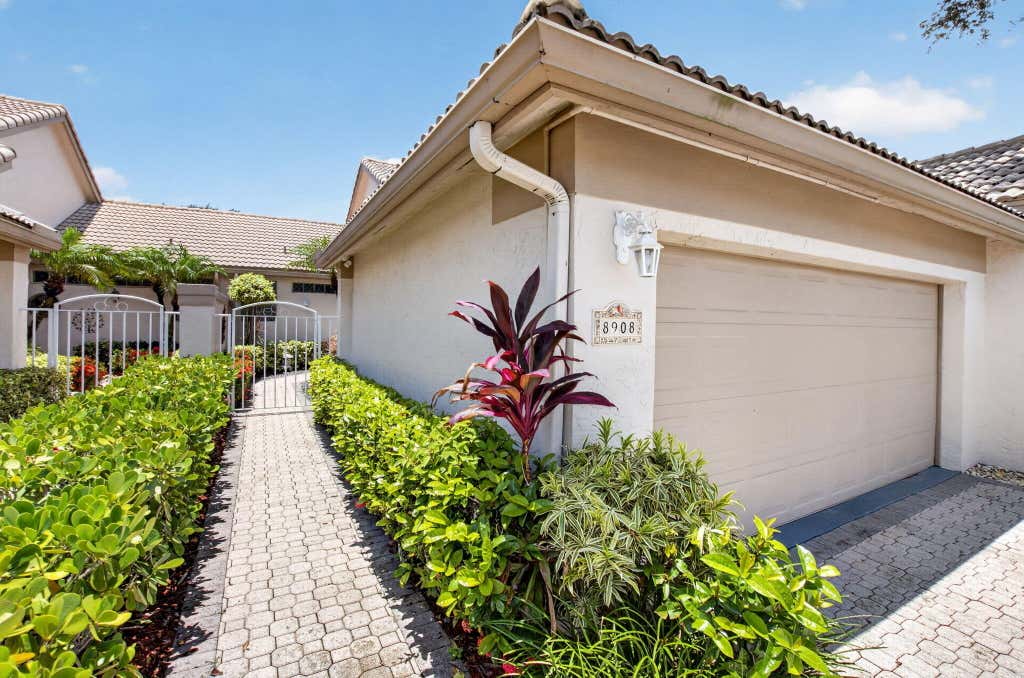 Photo of 8908 Shoal Creek Lane, Boynton Beach, FL 33472 (MLS # B26050848)