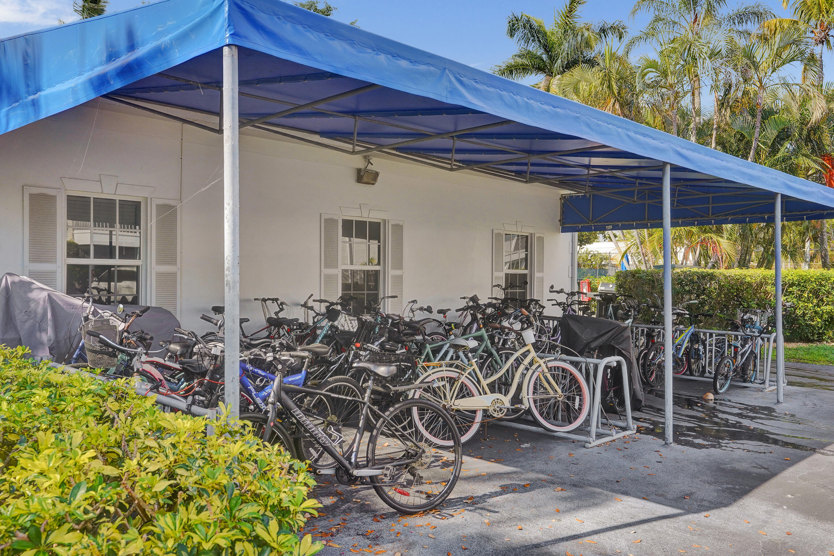 BAY COLONY CLUB CONDO - Residential Lease