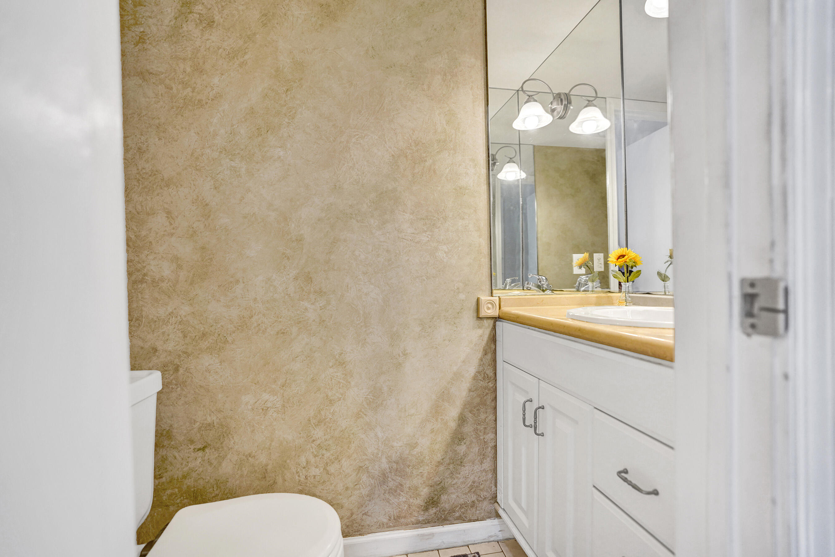 BAY COLONY CLUB CONDO - Residential Lease