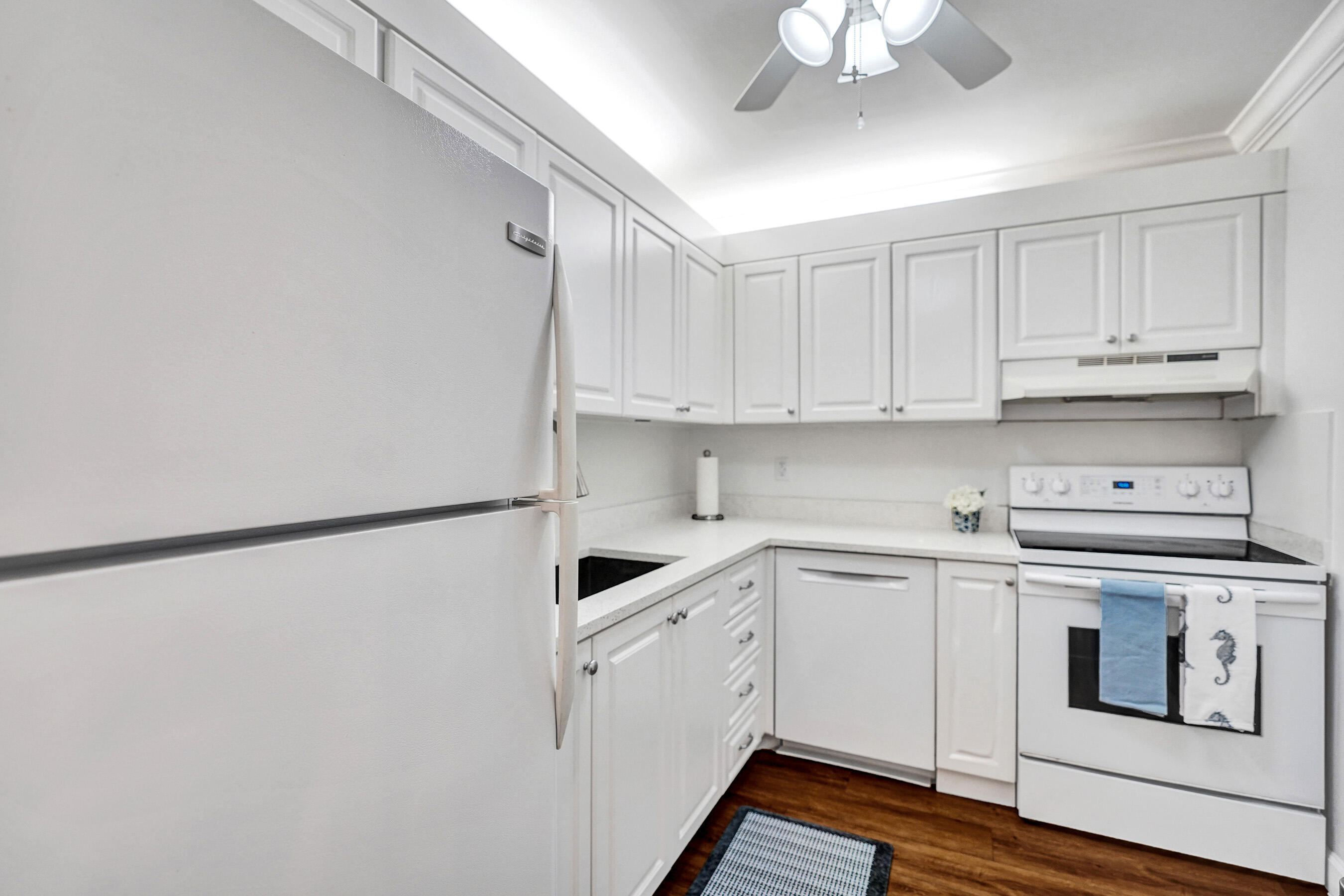 BAY COLONY CLUB CONDO - Residential Lease