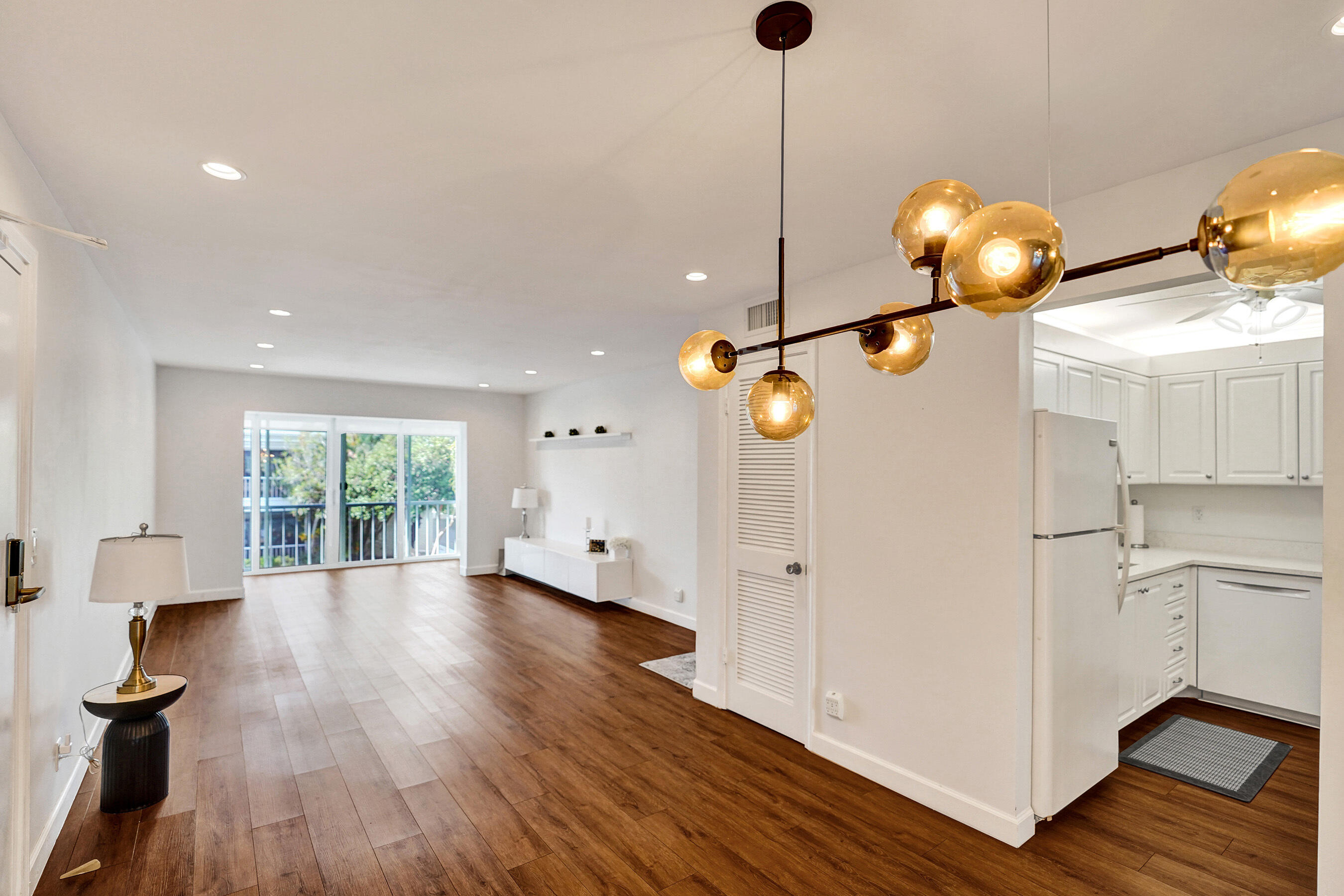 BAY COLONY CLUB CONDO - Residential Lease