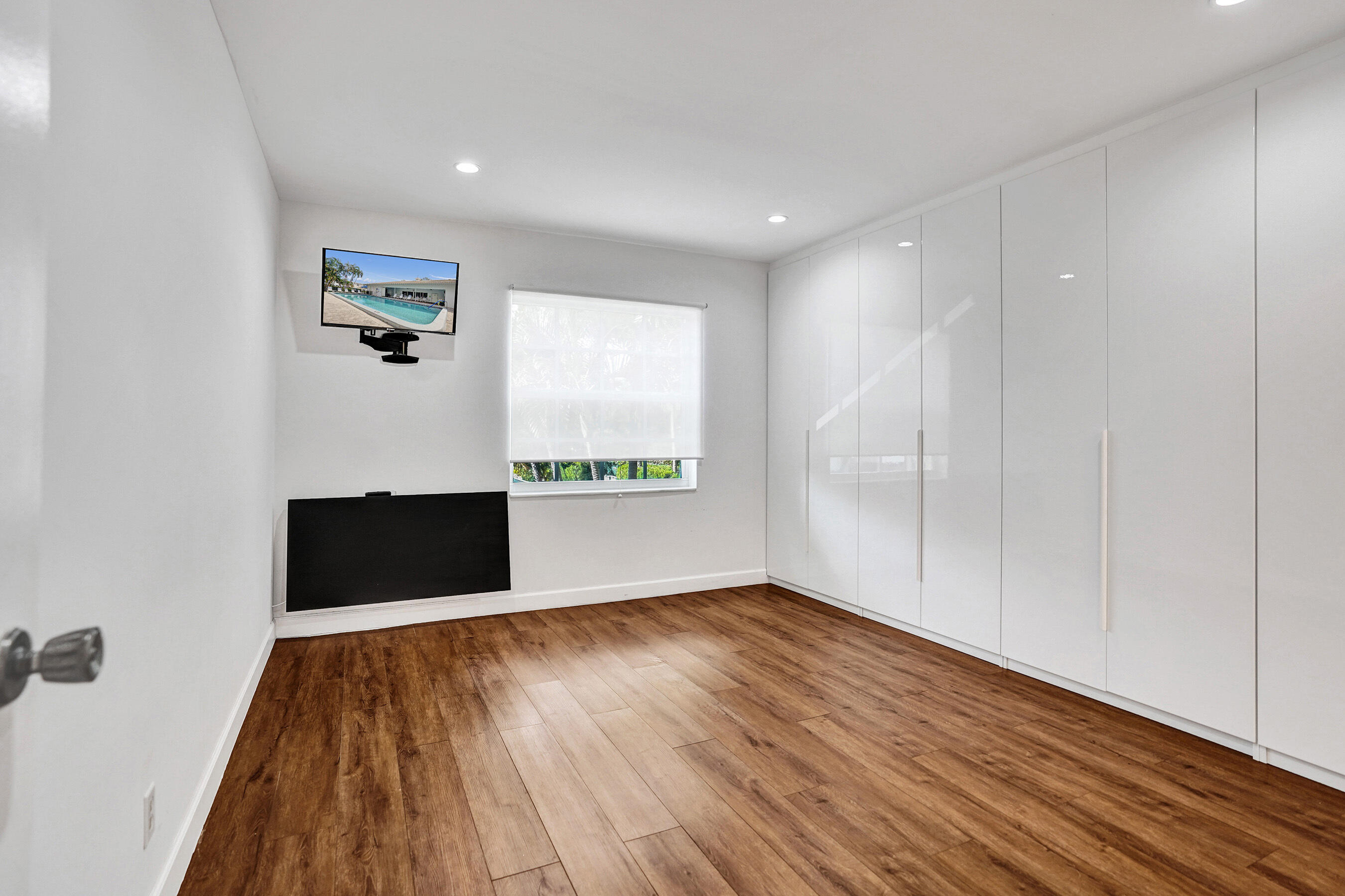 BAY COLONY CLUB CONDO - Residential Lease