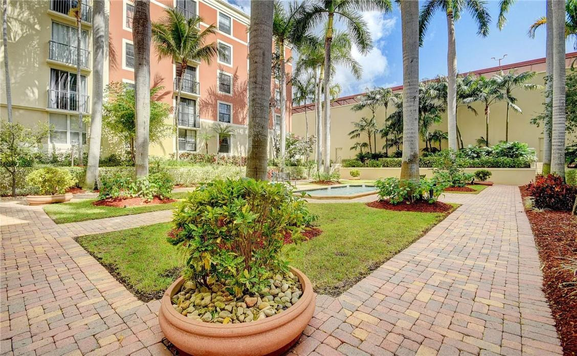 COURTYARDS IN CITYPLACE - Residential