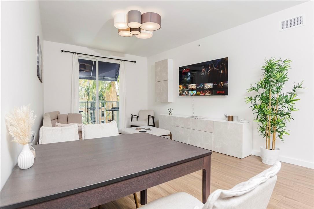COURTYARDS IN CITYPLACE - Residential