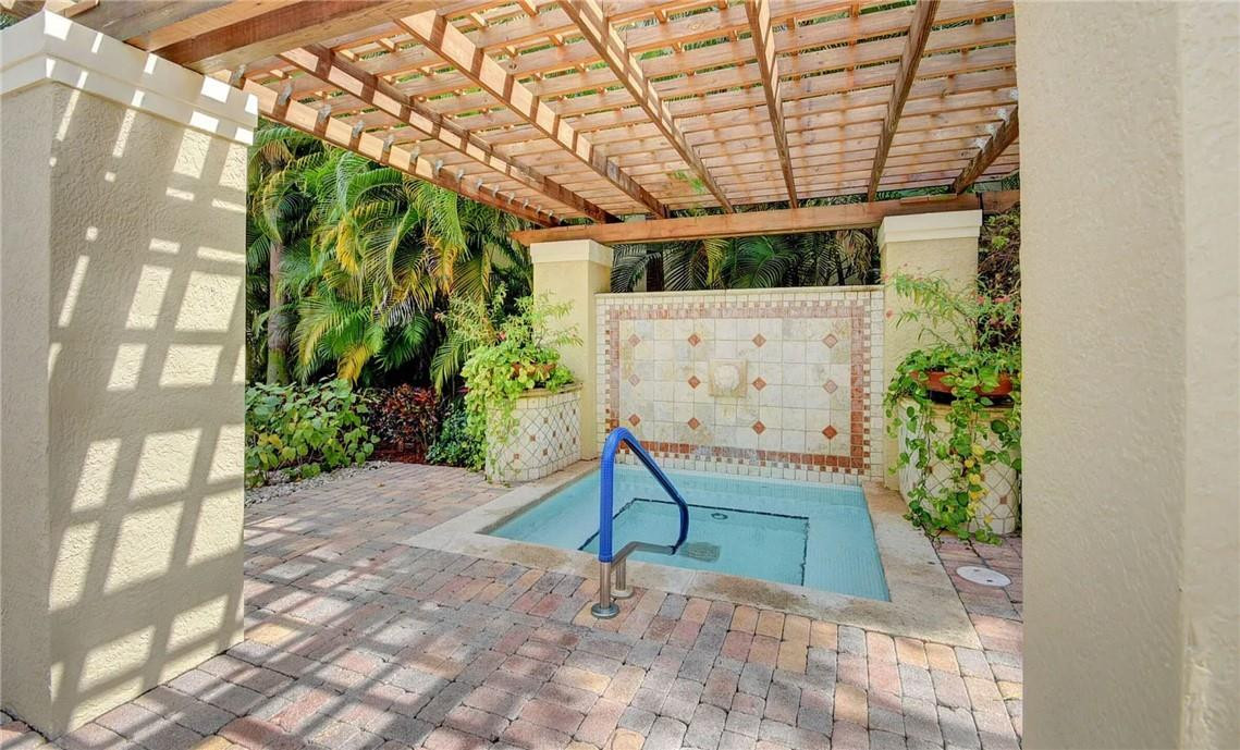 COURTYARDS IN CITYPLACE - Residential