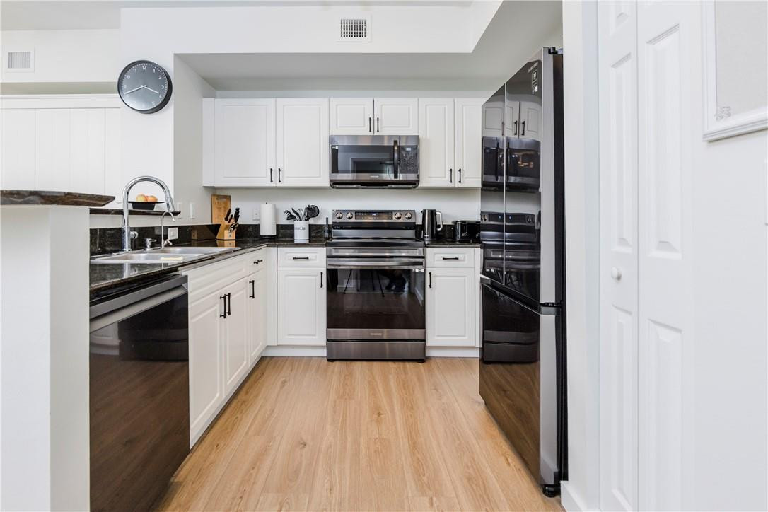 COURTYARDS IN CITYPLACE - Residential
