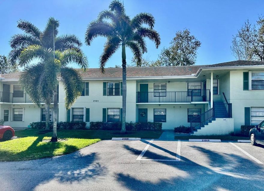 Spacious 2-bedroom, 2-bath condo in Sabal Ridge, Palm Beach Gardens. Functional layout, comfortable updated living space, and convenient location close to shopping, dining, and major roadways. Community amenities included. A great rental opportunity in a prime Gardens location