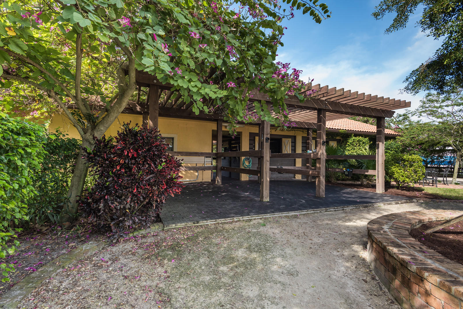 SADDLE TRAIL PARK OF WELL - Residential