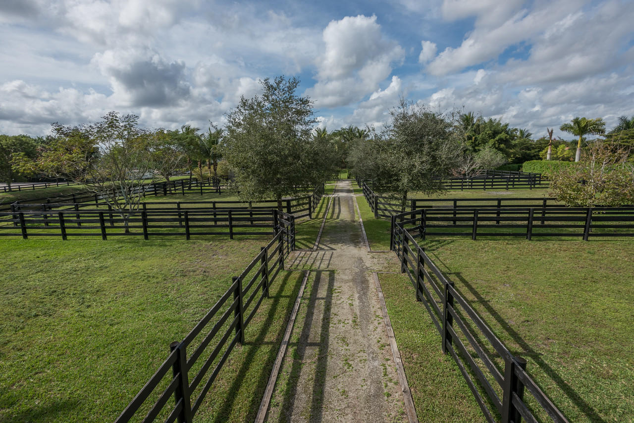 SADDLE TRAIL PARK OF WELL - Residential