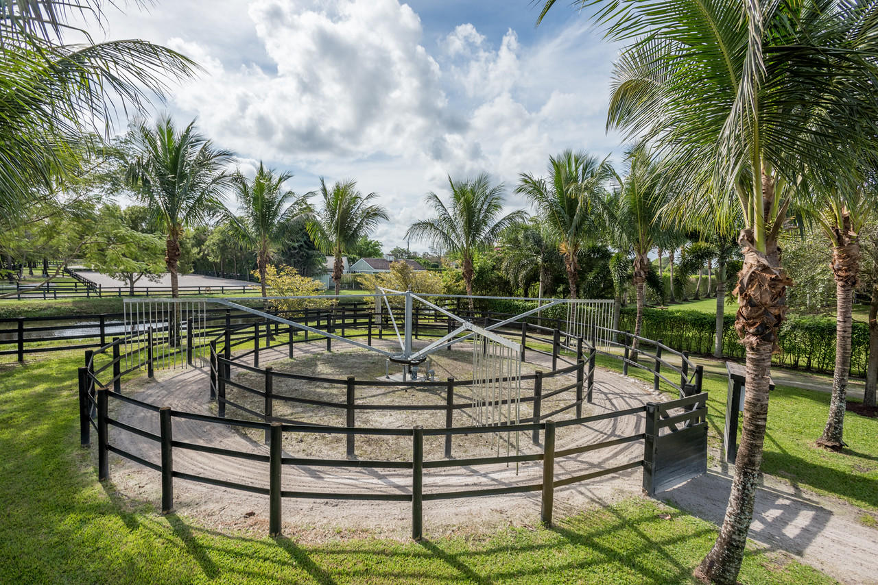 SADDLE TRAIL PARK OF WELL - Residential