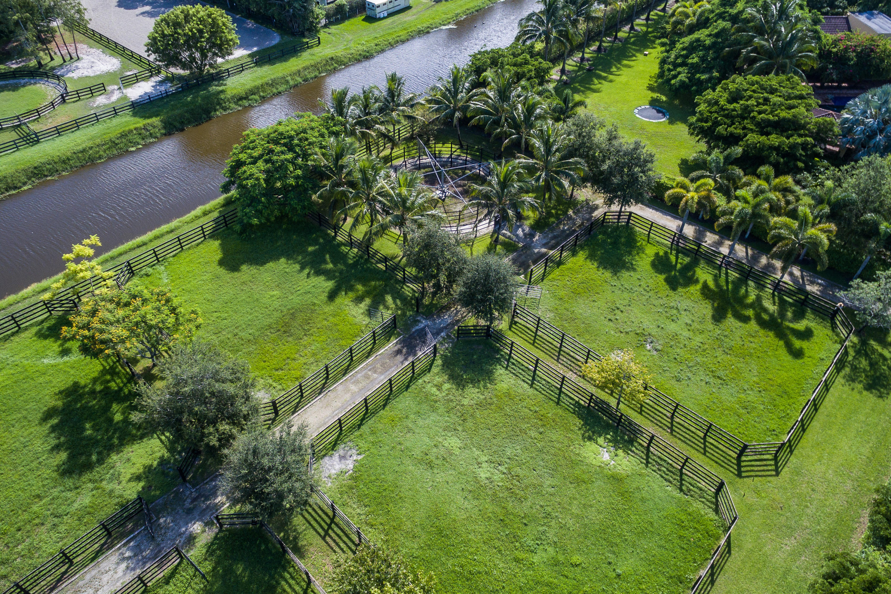 SADDLE TRAIL PARK OF WELL - Residential