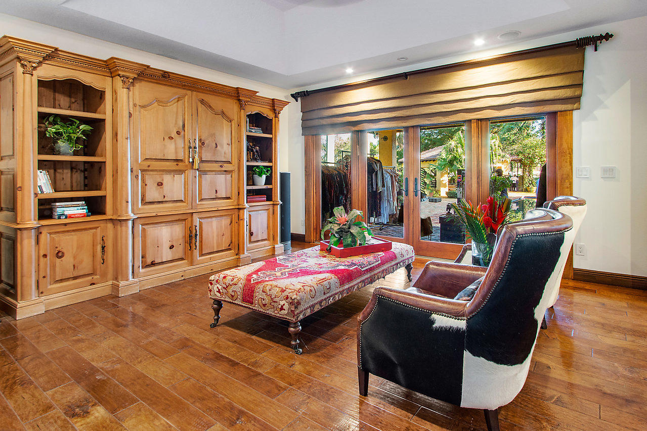 SADDLE TRAIL PARK OF WELL - Residential