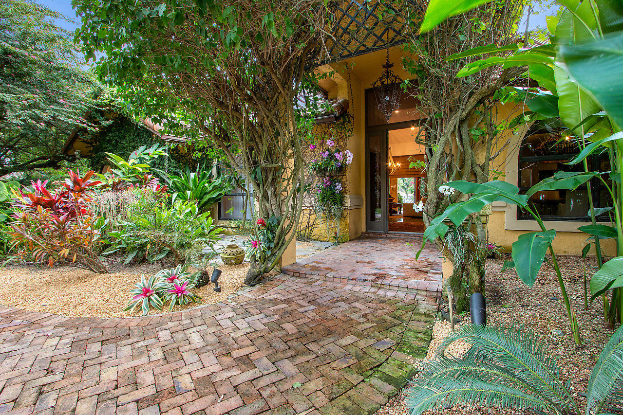 SADDLE TRAIL PARK OF WELL - Residential