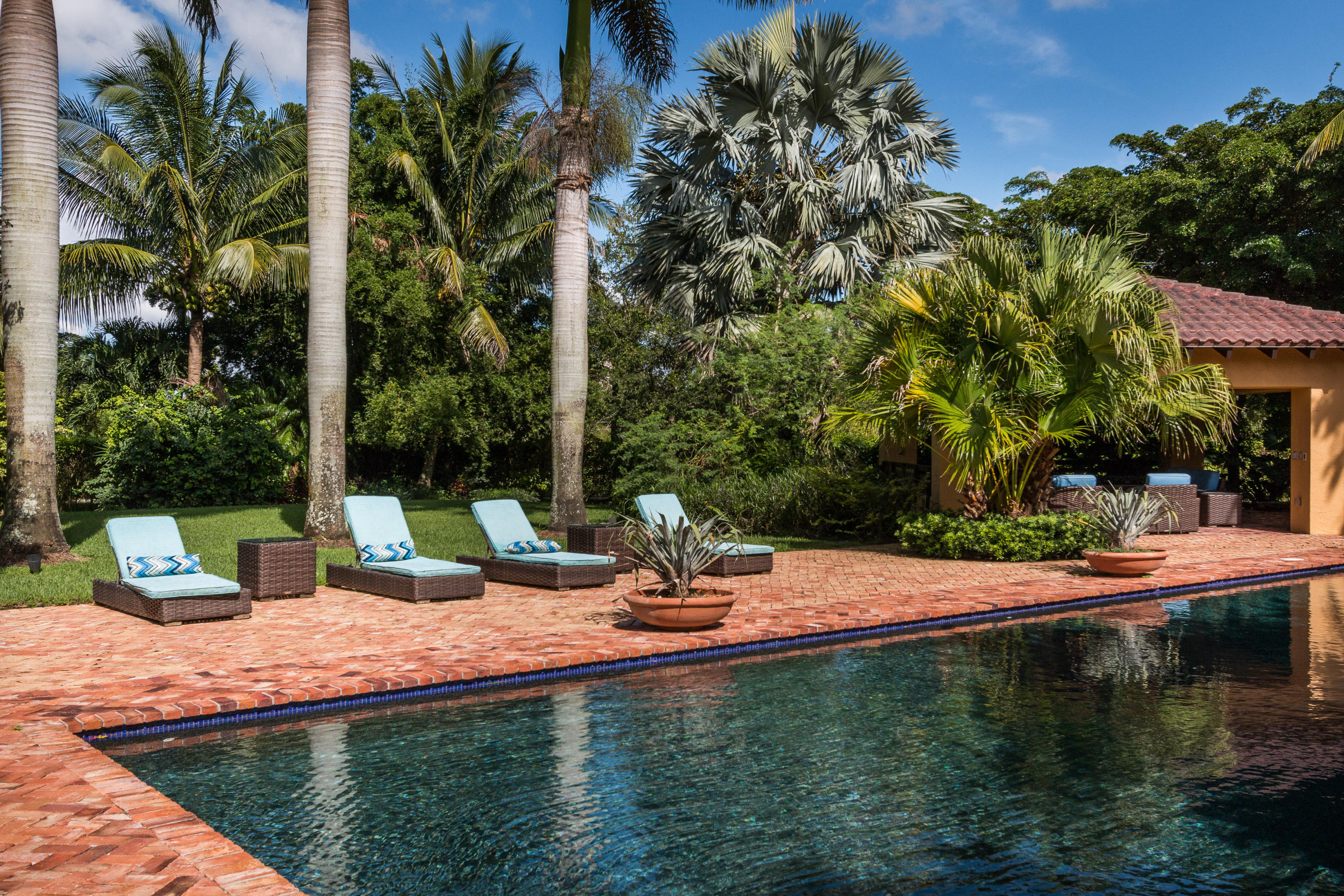 SADDLE TRAIL PARK OF WELL - Residential