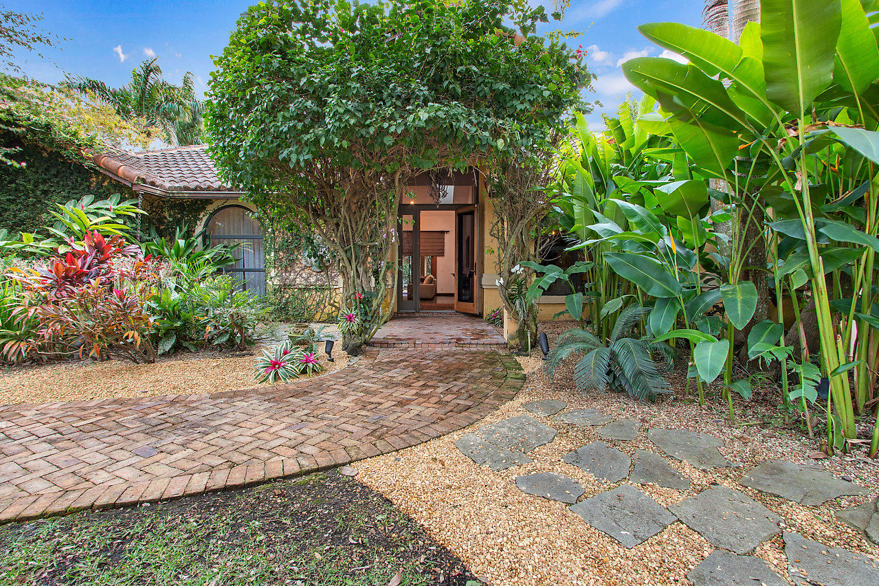 SADDLE TRAIL PARK OF WELL - Residential