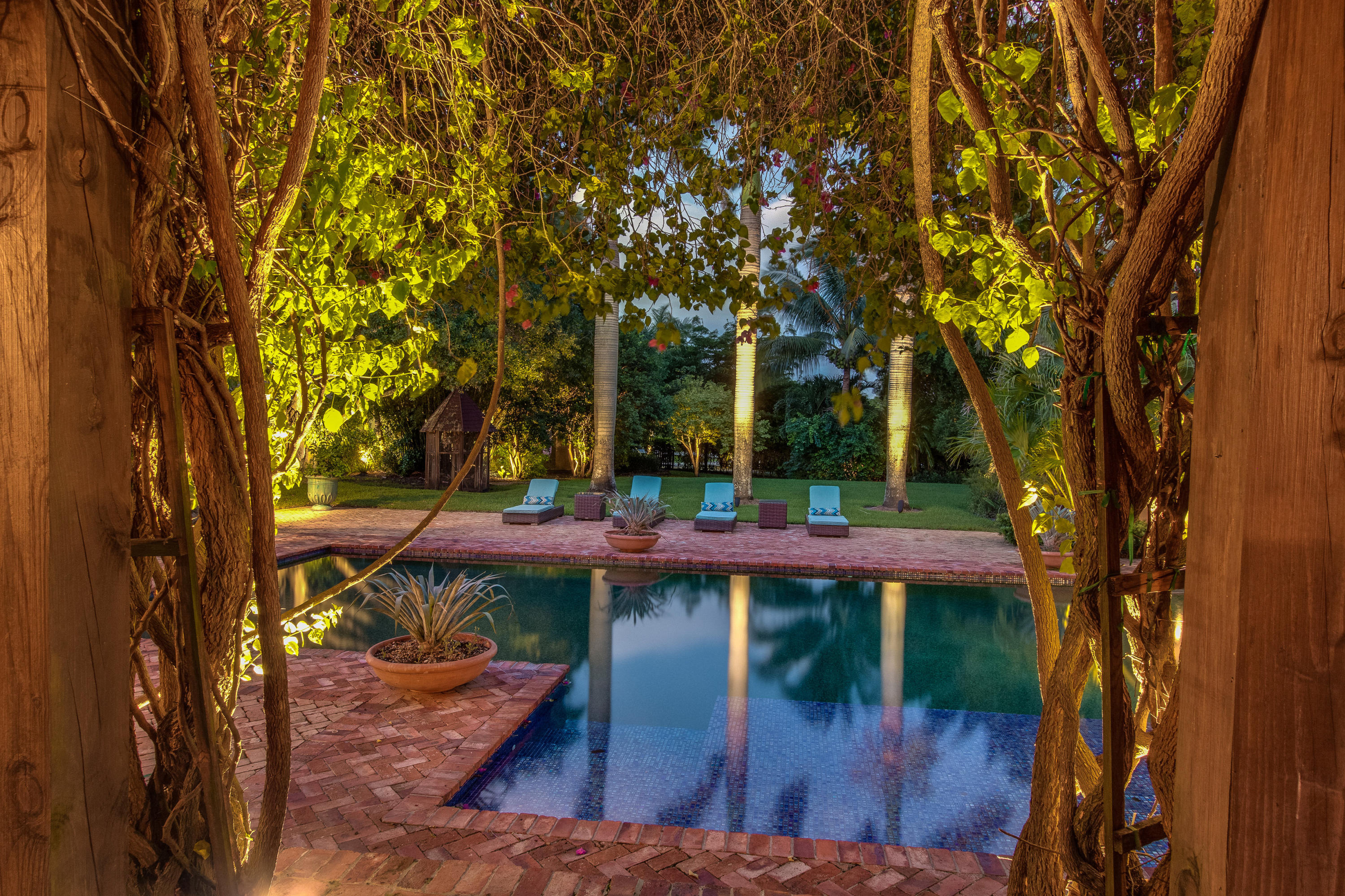 SADDLE TRAIL PARK OF WELL - Residential